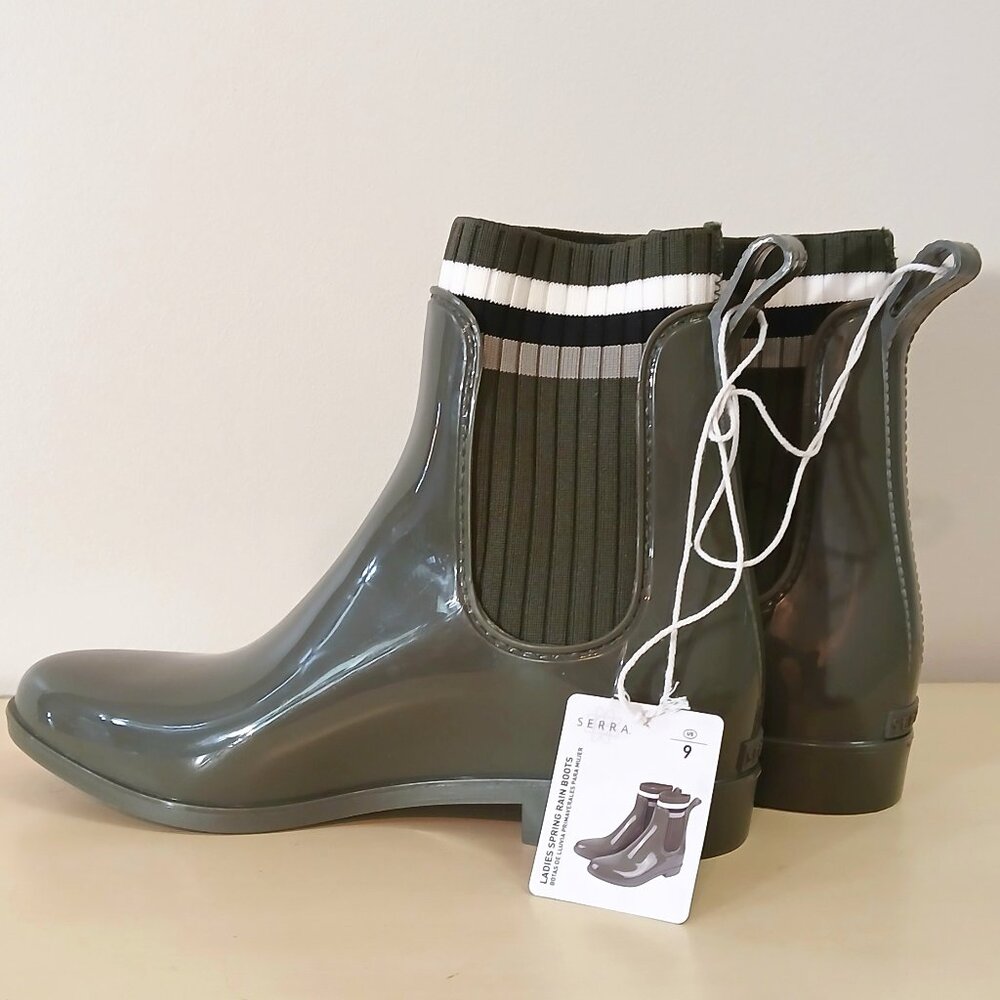 NWT Serra women's rain boots